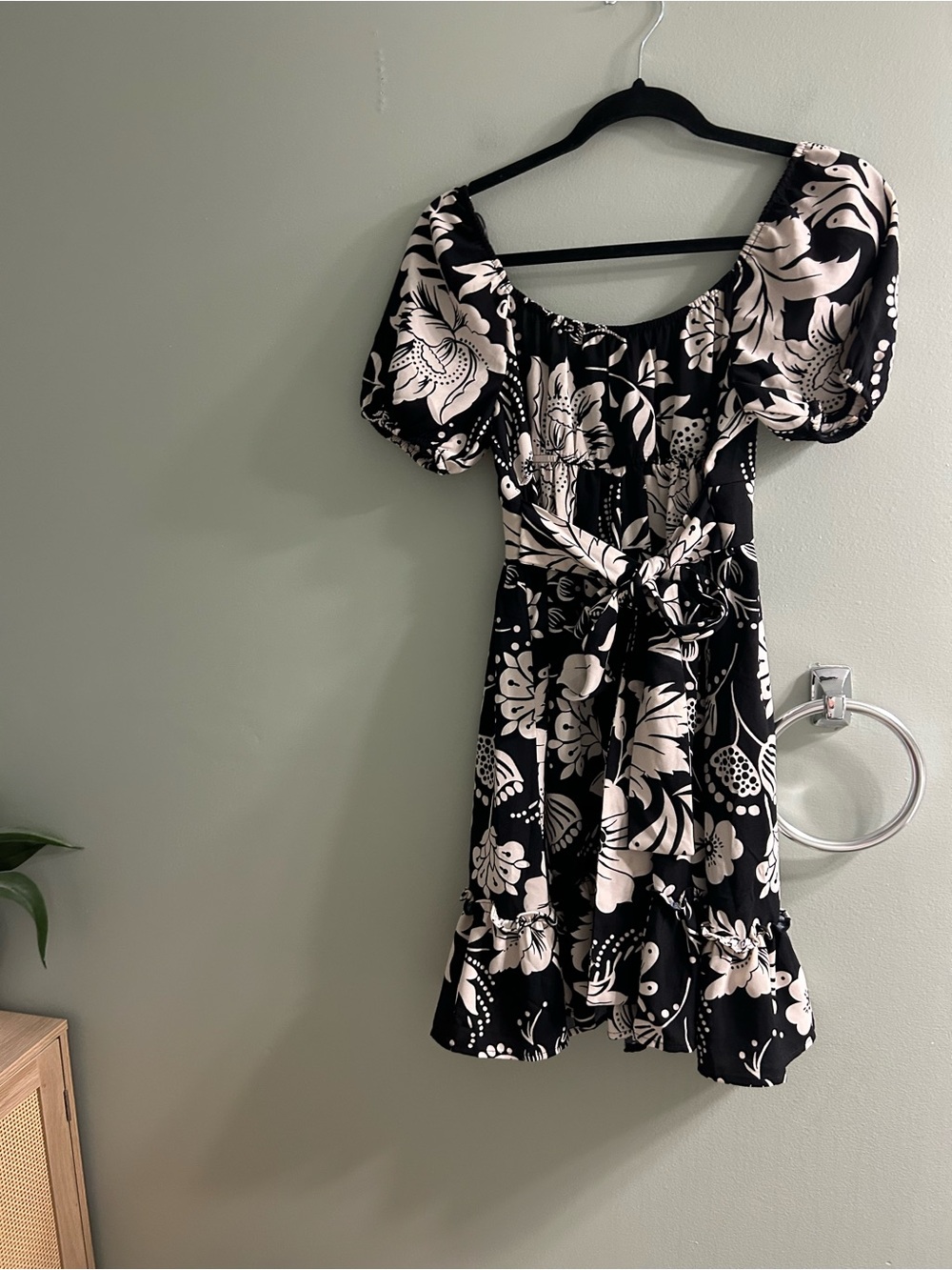NWT Blu Pepper Women's Pleat Bust Puff Sleeve Mini Dress - Picture 5 of 7